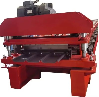 Machine de formation de toiture